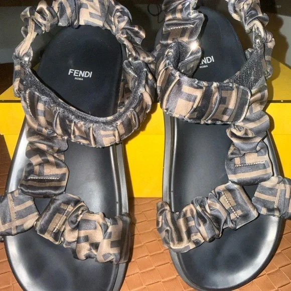 Fendi Brown Logo-Print Strappy Sandals - Picture 4 of 5